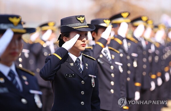 Cop Kdn Lee calls on police to enforce law in meticulous, fair manner