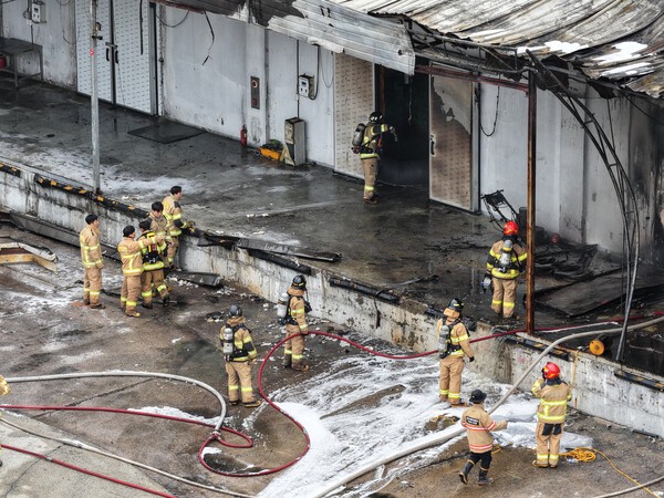 2 firefighters killed in cold storage warehouse fire